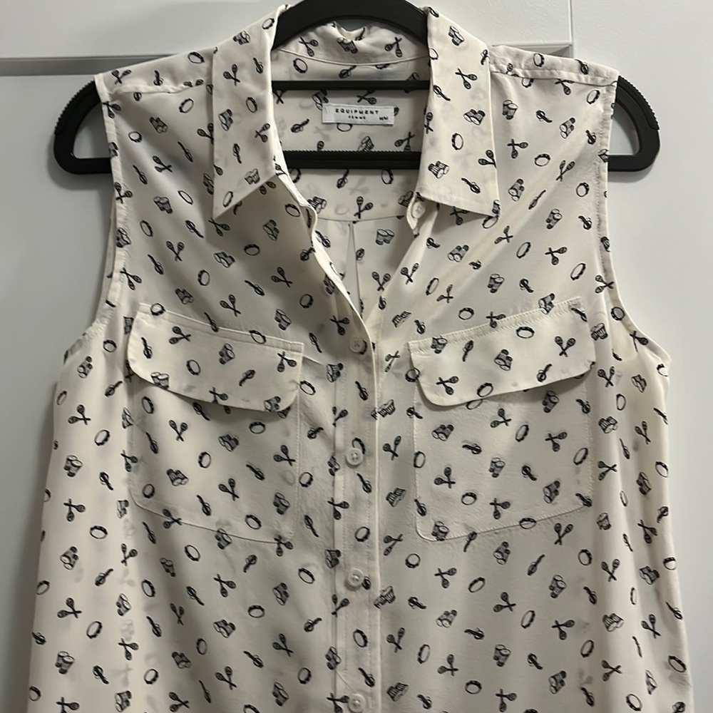 Equipment Sleeveless 100% Silk Blouse with instrument/music print. Size M